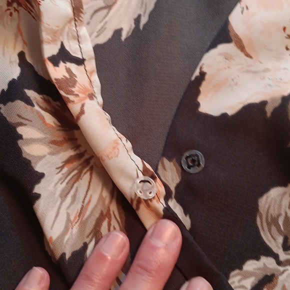 Lulu's Dark Floral Romper ■ Size S - Picture 9 of 9